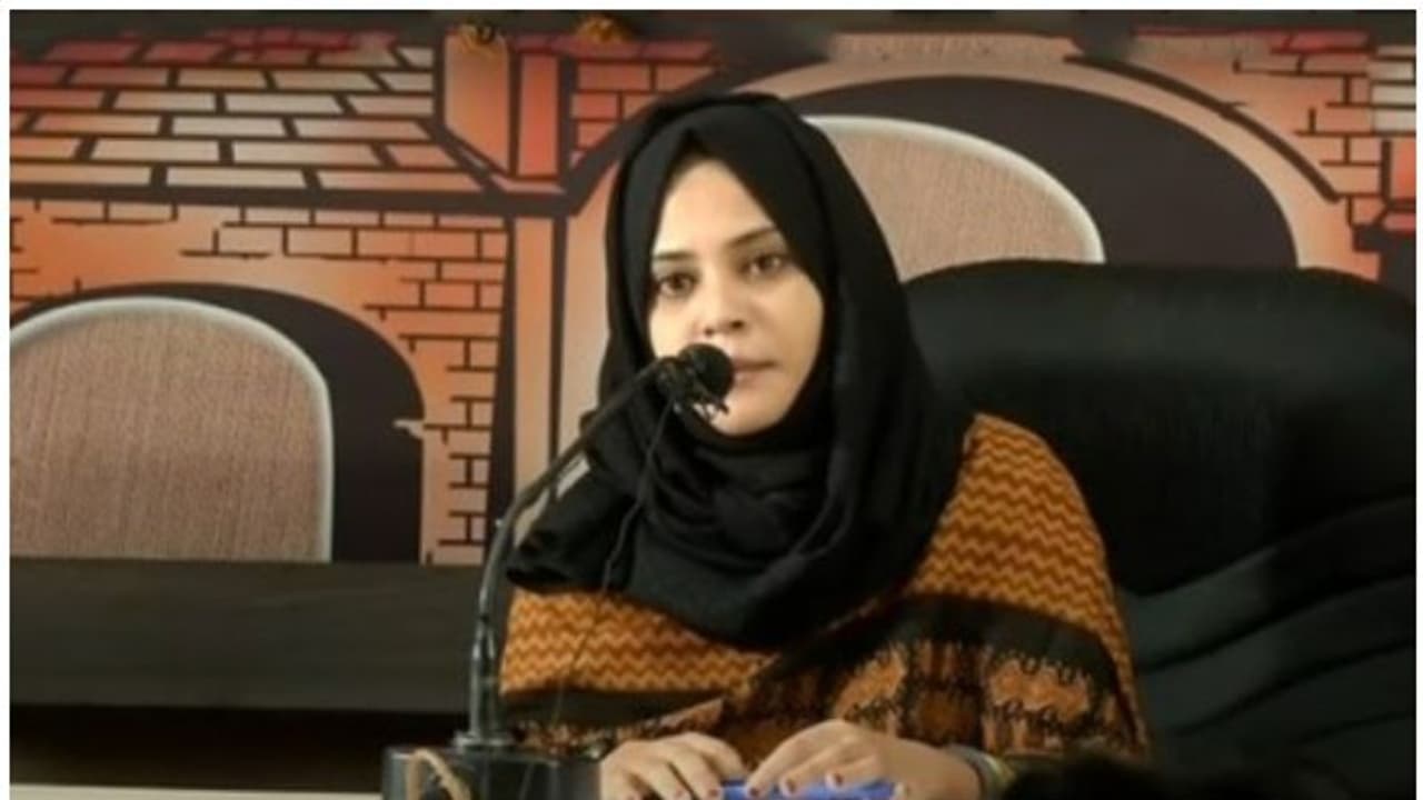 ഫാസിസം എന്നത് ഒരു മനോനില; ജനാധിപത്യ വിസ്മയം കൊണ്ടുവേണം അതിനെ നേരിടാനെന്നും ഫാത്തിമ തഹ്ലിയ