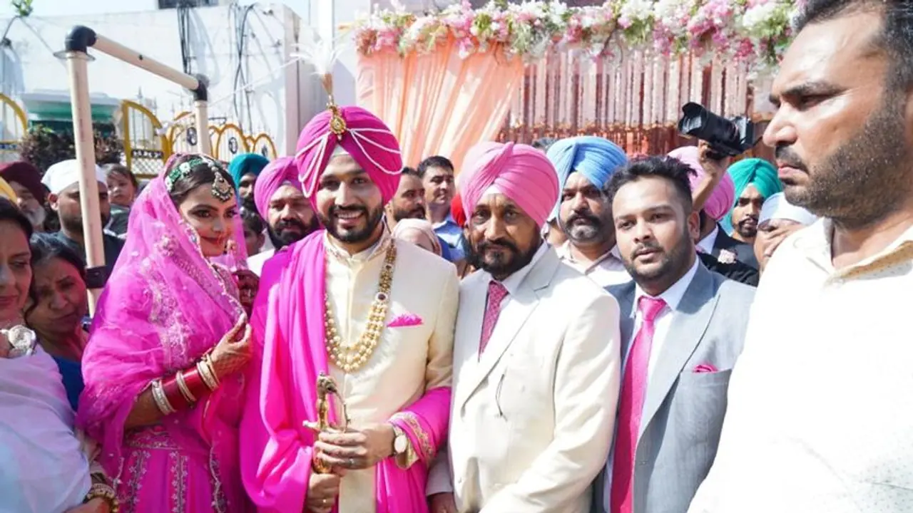ಕಾಂಗ್ರೆಸ್ ಗಣ್ಯರು ಪಂಜಾಬ್ ಸಿಎಂ ಪುತ್ರನ ವಿವಾಹದಲ್ಲಿ ಭಾಗಿ, ನವಜೋತ್ ಸಿಂಗ್ ಸಿಧು ಗೈರು! ಕಾಂಗ್ರೆಸ್ ಗಣ್ಯರು ಪಂಜಾಬ್ ಸಿಎಂ ಪುತ್ರನ ವಿವಾಹದಲ್ಲಿ ಭಾಗಿ, ನವಜೋತ್ ಸಿಂಗ್ ಸಿಧು ಗೈರು!