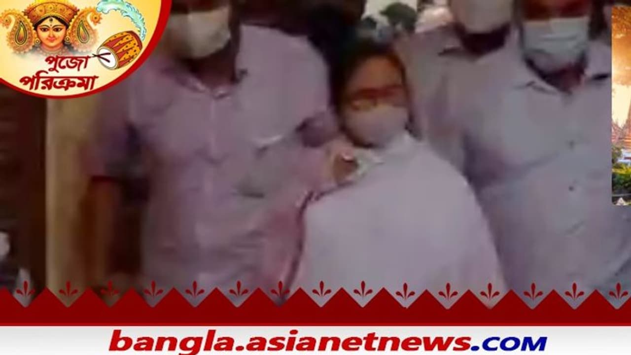 Durga Puja: মহাপঞ্চমীতে সুরুচি সংঘে মমতা বন্দ্যোপাধ্যায়, পুজো উদ্বোধন করলেন মুখ্যমন্ত্রী