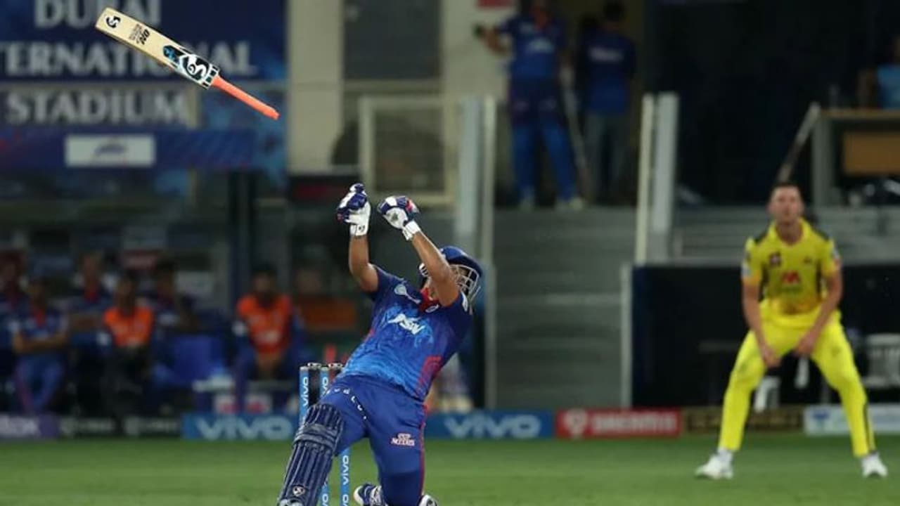 IPL 2021 Playoff: दिल्ली के पंत ने दिल जीता, एक हाथ से सिक्सर जड़ा, चौकों छक्कों को देखते ही रह गए दर्शक... IPL 2021 Playoff: दिल्ली के पंत ने दिल जीता, एक हाथ से सिक्सर जड़ा, चौकों छक्कों को देखते ही रह गए दर्शक...