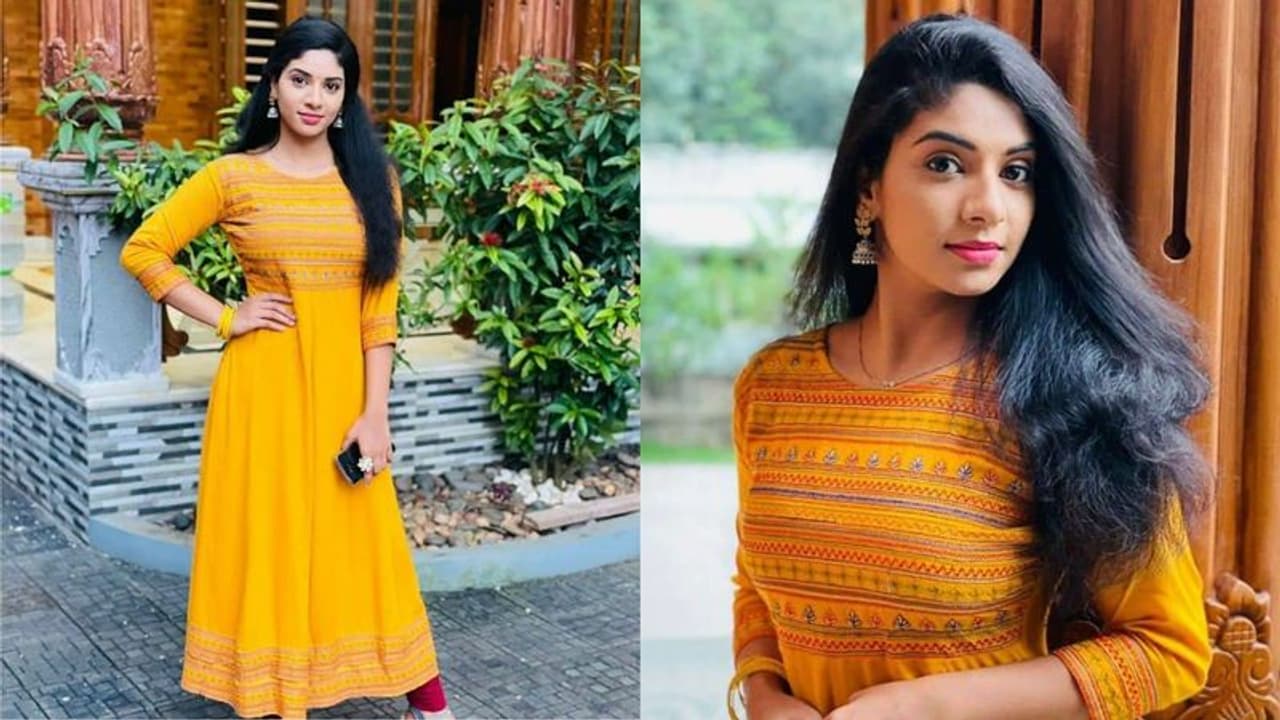 'മഞ്ഞയില് സുന്ദരിയായി അഞ്ജലി' : ഇത് സ്വാതിയെന്ന് കമന്റുകള് 'മഞ്ഞയില് സുന്ദരിയായി അഞ്ജലി' : ഇത് സ്വാതിയെന്ന് കമന്റുകള്