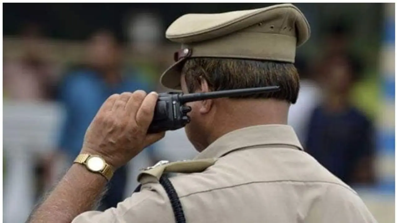 മദ്യലഹരിയില് നഗ്നനായി അയല്വീട്ടില് പരാക്രമം; നാട്ടുകാരുടെ അടികിട്ടിയ മുന് എംപി ആശുപത്രിയില്; കേസ് എടുത്തു മദ്യലഹരിയില് നഗ്നനായി അയല്വീട്ടില് പരാക്രമം; നാട്ടുകാരുടെ അടികിട്ടിയ മുന് എംപി ആശുപത്രിയില്; കേസ് എടുത്തു