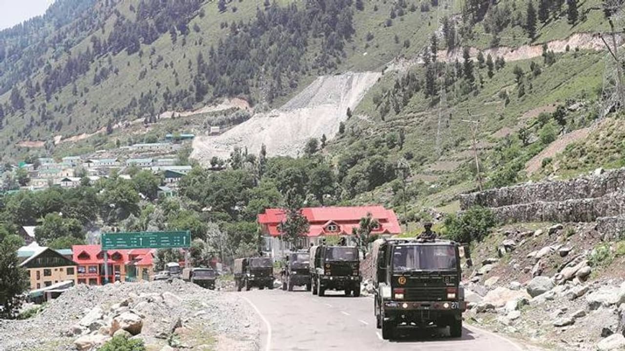 LAC पर Tension: भारत और चीन के बीच 13वें दौर की बैठक में भी नहीं सुलझा विवाद; पीछे हटने को राजी नहीं चीन LAC पर Tension: भारत और चीन के बीच 13वें दौर की बैठक में भी नहीं सुलझा विवाद; पीछे हटने को राजी नहीं चीन