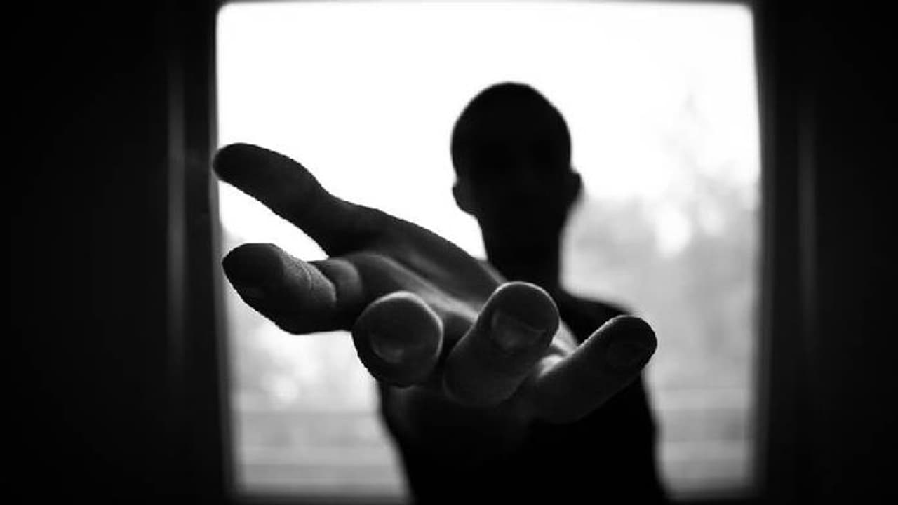 മാസങ്ങളോളം യുവതി അറിയാതെ മുറിയില് ഒരു അപരിചിതന് ഒളിച്ചുകഴിഞ്ഞു, അവിശ്വസനീയം ഈ അനുഭവം... മാസങ്ങളോളം യുവതി അറിയാതെ മുറിയില് ഒരു അപരിചിതന് ഒളിച്ചുകഴിഞ്ഞു, അവിശ്വസനീയം ഈ അനുഭവം...