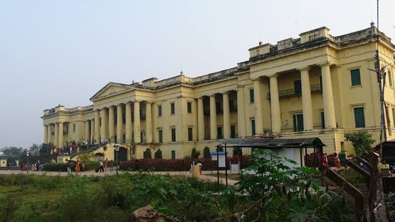 লক্ষ্য মুর্শিদাবাদের পর্যটন শিল্পকে চাঙ্গা করা, অভিনব 'হেরিটেজ ওয়াক' জেলাশাসকের লক্ষ্য মুর্শিদাবাদের পর্যটন শিল্পকে চাঙ্গা করা, অভিনব 'হেরিটেজ ওয়াক' জেলাশাসকের