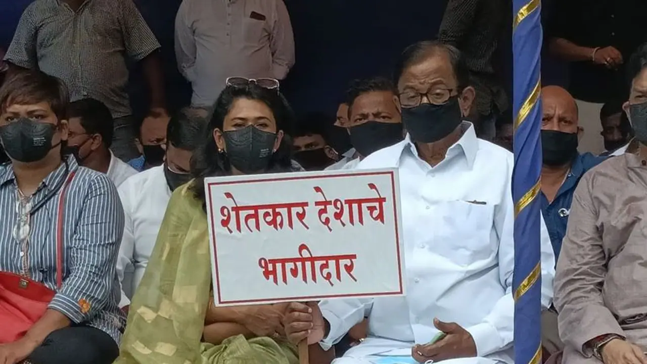 Lakhimpur Kheri violence: Congress leaders hold silent protest, SKM demands MoS Ajay Mishra's resignation Lakhimpur Kheri violence: Congress leaders hold silent protest, SKM demands MoS Ajay Mishra's resignation