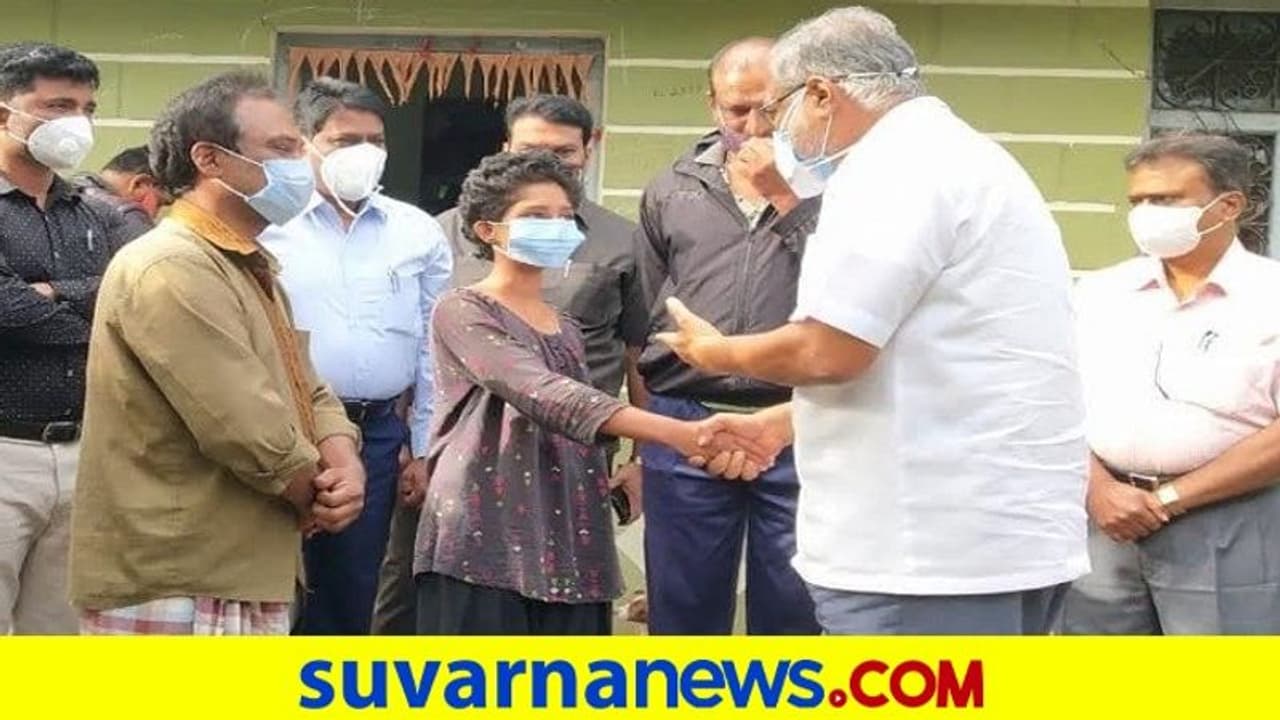 SSLC ರಿಸಲ್ಟ್: ಆತ್ಮಹತ್ಯೆಗೆ ಯತ್ನಿಸಿದ್ದ ವಿದ್ಯಾರ್ಥಿನಿ ರಾಜ್ಯಕ್ಕೆ ಫಸ್ಟ್, ಸುರೇಶ್ ಕುಮಾರ್ ಫುಲ್ ಖುಷ್ SSLC ರಿಸಲ್ಟ್: ಆತ್ಮಹತ್ಯೆಗೆ ಯತ್ನಿಸಿದ್ದ ವಿದ್ಯಾರ್ಥಿನಿ ರಾಜ್ಯಕ್ಕೆ ಫಸ್ಟ್, ಸುರೇಶ್ ಕುಮಾರ್ ಫುಲ್ ಖುಷ್