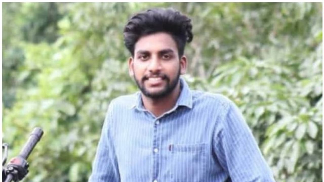 നൊമ്പരമായി ധീര സൈനികന് വൈശാഖ്; പുതിയ വീട്ടില് താമസിച്ചത് ഒരവധിക്കാലം മാത്രം നൊമ്പരമായി ധീര സൈനികന് വൈശാഖ്; പുതിയ വീട്ടില് താമസിച്ചത് ഒരവധിക്കാലം മാത്രം