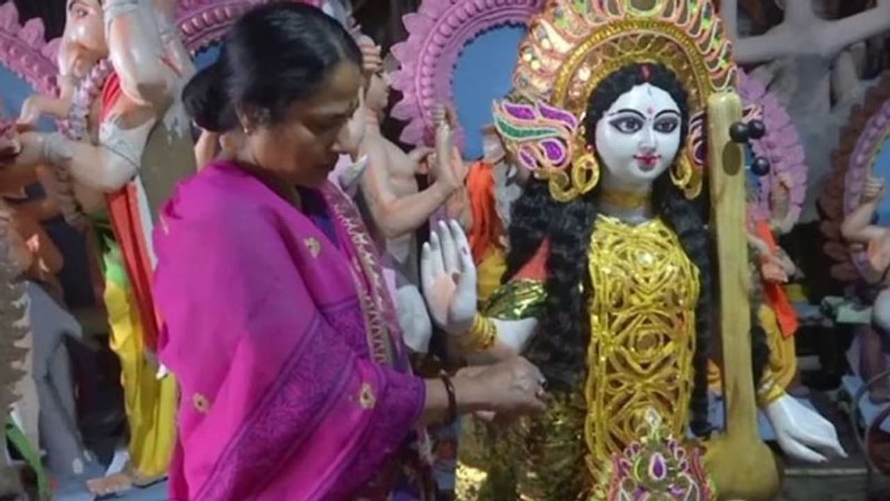 झारखंड की पहली महिला मूर्तिकार, पति की मौत हुई तो खुद काम संभाला, दोनों बच्चों को बेंगलोर में इंजीनियर बनाया झारखंड की पहली महिला मूर्तिकार, पति की मौत हुई तो खुद काम संभाला, दोनों बच्चों को बेंगलोर में इंजीनियर बनाया