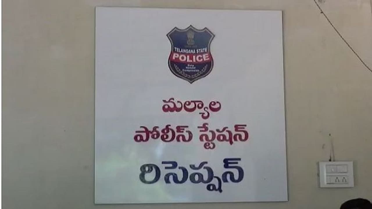 తల్లితో.. కొడుకుతో ఒకే యువకుడు అక్రమసంబంధం.. నిలదీసిన తండ్రిని... ప్రియుడితో కలిసి గొంతునులిమి హత్య..(వీడియో) తల్లితో.. కొడుకుతో ఒకే యువకుడు అక్రమసంబంధం.. నిలదీసిన తండ్రిని... ప్రియుడితో కలిసి గొంతునులిమి హత్య..(వీడియో)