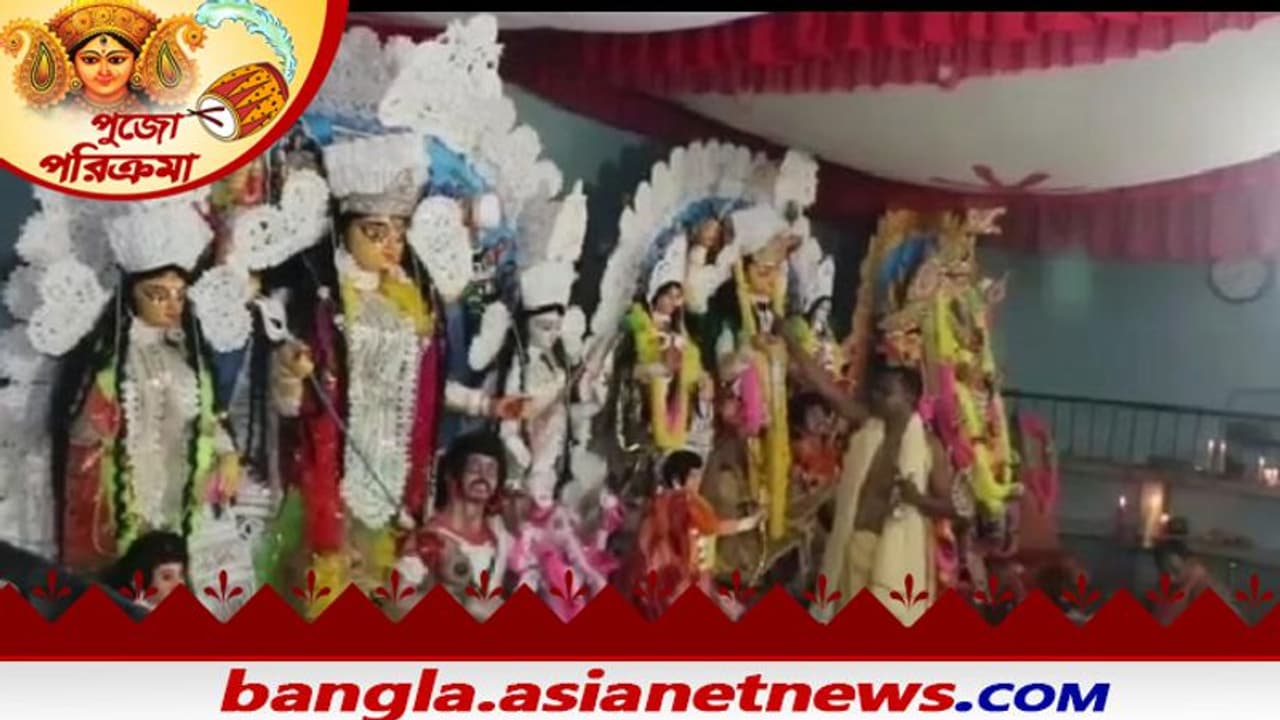 Durga Puja 2001: সাড়ে ৪০০ বছরের পুরোনো মুর্শিদকুলি খাঁর সময়ের মন্দিরে ৩ দুর্গা মুর্শিদাবাদে Durga Puja 2001: সাড়ে ৪০০ বছরের পুরোনো মুর্শিদকুলি খাঁর সময়ের মন্দিরে ৩ দুর্গা মুর্শিদাবাদে