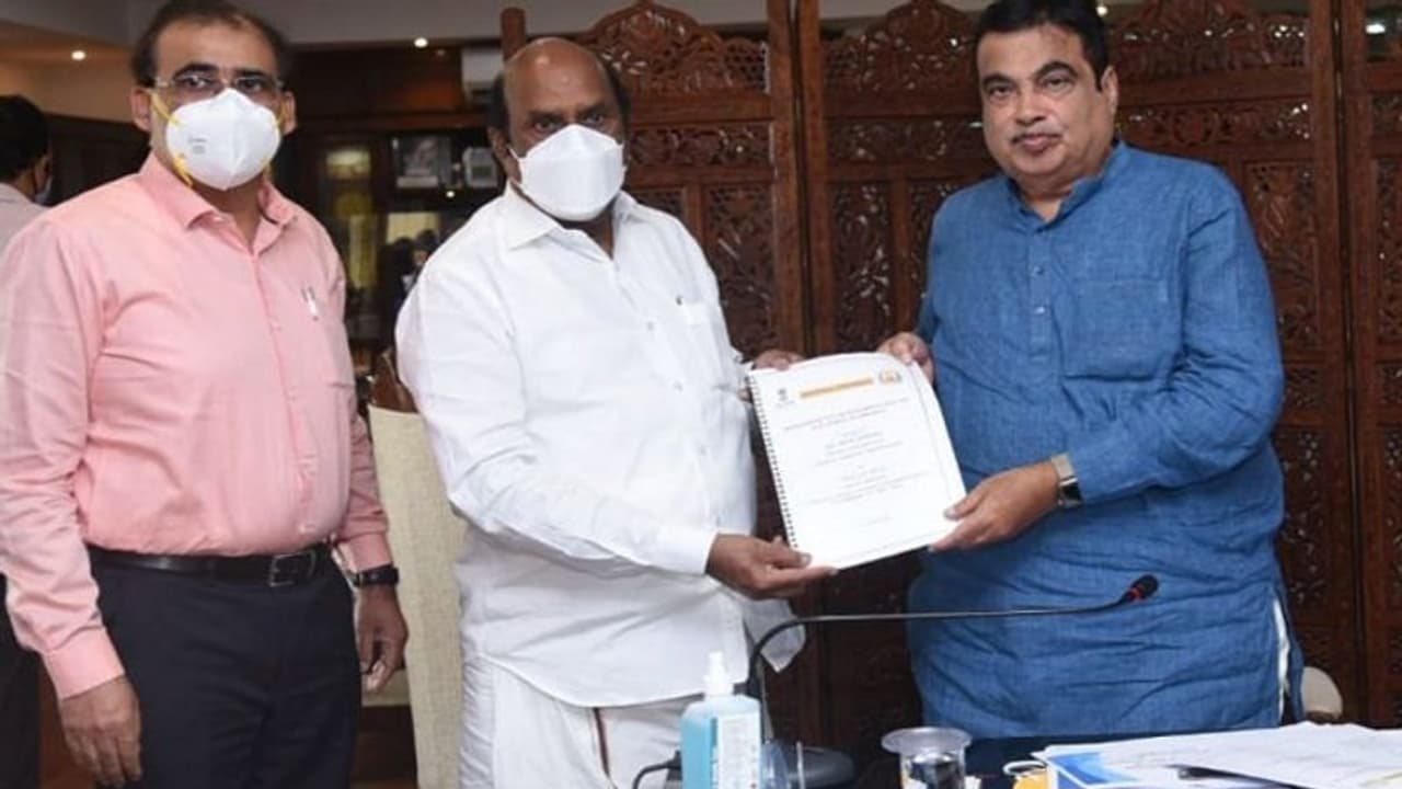 அப்போ கசந்தது… இப்போ இனிக்குது…. எட்டு வழிச்சாலை அமைக்க மத்திய அரசிடம் கோரிக்கை வைத்த திமுக அரசு…! அப்போ கசந்தது… இப்போ இனிக்குது…. எட்டு வழிச்சாலை அமைக்க மத்திய அரசிடம் கோரிக்கை வைத்த திமுக அரசு…!