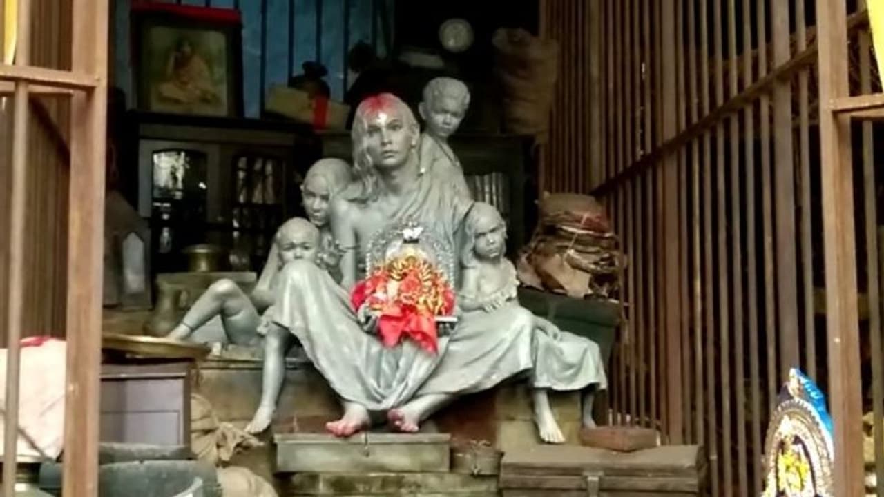 সাঁঝবাতি দিয়ে তৈরি হচ্ছে পুজো প্যান্ডেল, জেনে নিন এবছরের বড়িশা ক্লাবের থিম কী সাঁঝবাতি দিয়ে তৈরি হচ্ছে পুজো প্যান্ডেল, জেনে নিন এবছরের বড়িশা ক্লাবের থিম কী