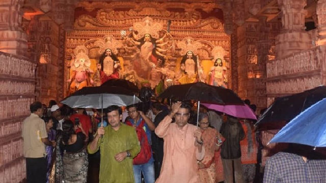 অষ্টমীর সকালেও দুর্যোগের ছায়া, ভারী বৃষ্টিতে ভাসতে চলেছে তিন জেলা অষ্টমীর সকালেও দুর্যোগের ছায়া, ভারী বৃষ্টিতে ভাসতে চলেছে তিন জেলা