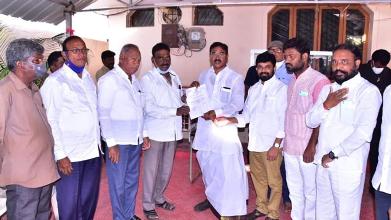 కేసీఆర్ పెద్దమనసు.. యువతి వైద్యానికి రూ.25 లక్షల సాయం కేసీఆర్ పెద్దమనసు.. యువతి వైద్యానికి రూ.25 లక్షల సాయం