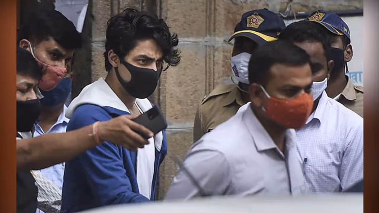 'ജാമ്യം നൽകിയാൽ തെളിവുകൾ നശിപ്പിക്കാൻ സാധ്യത': ആര്യൻ ഖാൻ്റെ ജാമ്യാപേക്ഷയെ എതിർത്ത് എൻസിബി 'ജാമ്യം നൽകിയാൽ തെളിവുകൾ നശിപ്പിക്കാൻ സാധ്യത': ആര്യൻ ഖാൻ്റെ ജാമ്യാപേക്ഷയെ എതിർത്ത് എൻസിബി