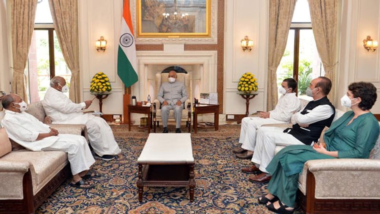 Lakhimpur Violence: राष्ट्रपति से मिला कांग्रेस का डेलिगेशन, राहुल बोले मंत्री का इस्तीफा जरूरी.. बताए कारण Lakhimpur Violence: राष्ट्रपति से मिला कांग्रेस का डेलिगेशन, राहुल बोले मंत्री का इस्तीफा जरूरी.. बताए कारण