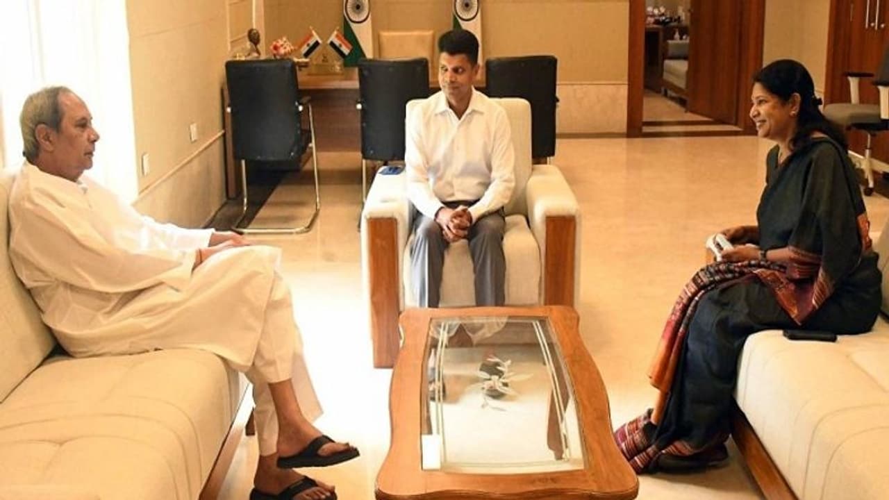 மோடி அரசுக்கு நெருக்கடி கொடுக்க மு.க.ஸ்டாலினின் பலே திட்டம்… ஒடிசா முதலமைச்சரை சந்தித்த கனிமொழி.! மோடி அரசுக்கு நெருக்கடி கொடுக்க மு.க.ஸ்டாலினின் பலே திட்டம்… ஒடிசா முதலமைச்சரை சந்தித்த கனிமொழி.!