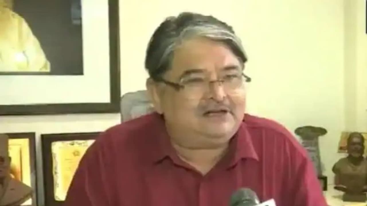 മഹാത്മഗാന്ധിയെ രാഷ്ട്രപിതാവായി കാണുന്നില്ലെന്ന് സവര്ക്കറുടെ ചെറുമകൻ മഹാത്മഗാന്ധിയെ രാഷ്ട്രപിതാവായി കാണുന്നില്ലെന്ന് സവര്ക്കറുടെ ചെറുമകൻ