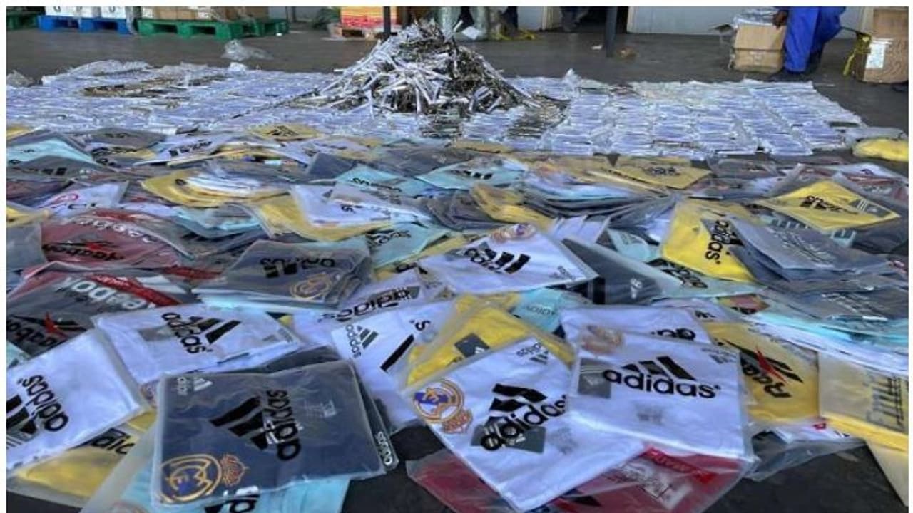 പ്രമുഖ ബ്രാന്ഡുകളുടെ പേരിലുള്ള വ്യാജ ഉല്പ്പന്നങ്ങള് പിടികൂടി പ്രമുഖ ബ്രാന്ഡുകളുടെ പേരിലുള്ള വ്യാജ ഉല്പ്പന്നങ്ങള് പിടികൂടി