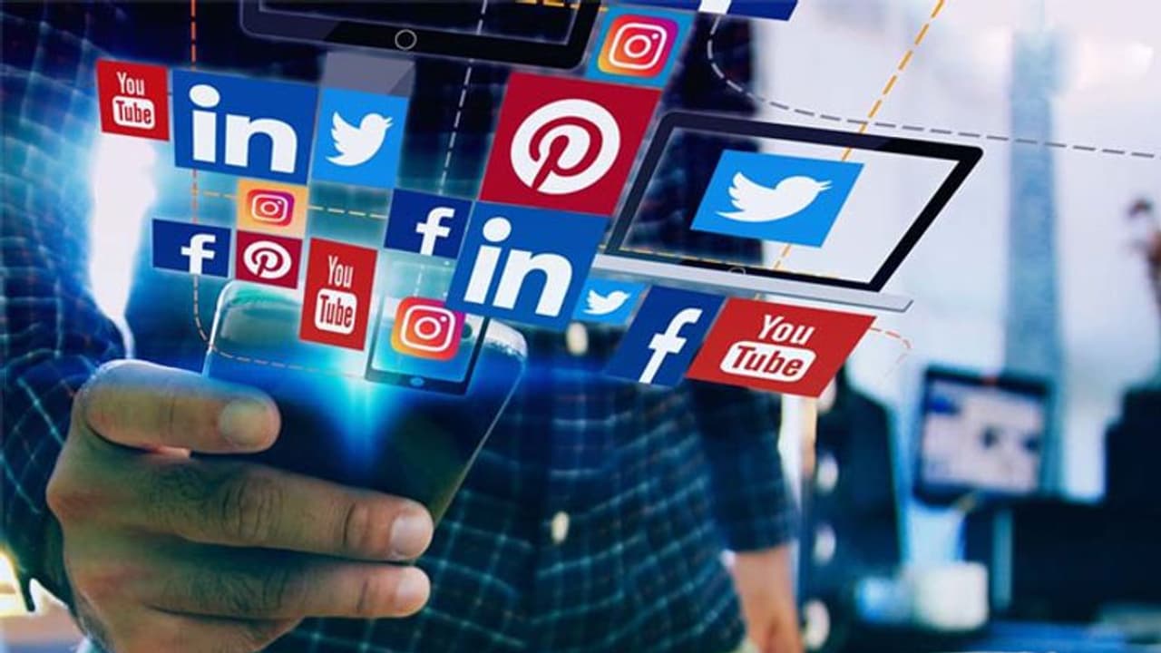 Social Media के लिए नई पॉलिसी ला सकती है सरकार; साइबर क्राइम पर नकेल और बच्चों की सिक्योरिटी पर होगा फोकस Social Media के लिए नई पॉलिसी ला सकती है सरकार; साइबर क्राइम पर नकेल और बच्चों की सिक्योरिटी पर होगा फोकस