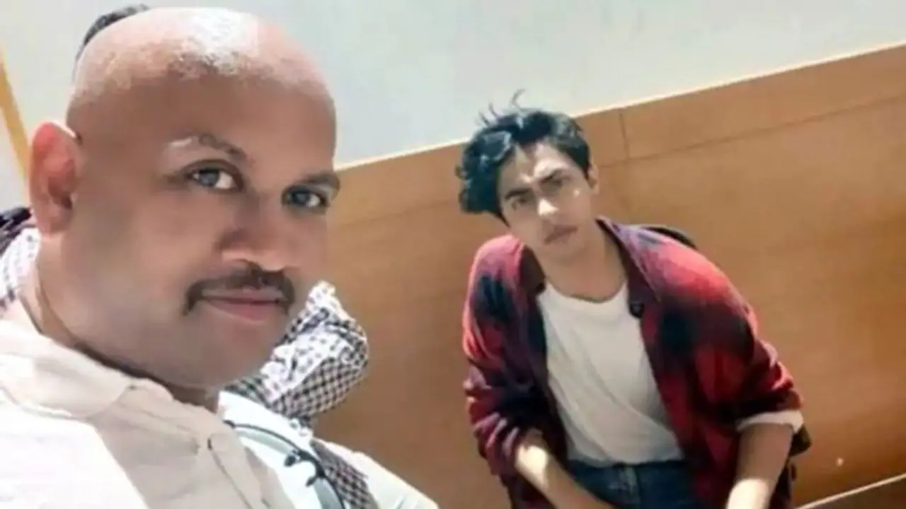 Police hunts for NCB witness who took viral selfie with Aryan Khan