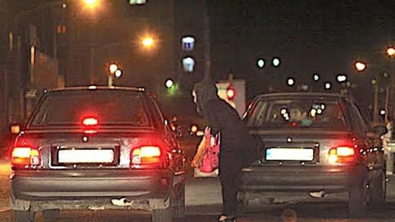 ഇറാനിൽ ലൈംഗികത്തൊഴിലാളികളുടെ എണ്ണം കൂടുന്നു, പകുതിയും വിവാഹിതരായ സ്ത്രീകൾ, നടുക്കുന്ന വിവരങ്ങൾ ഇറാനിൽ ലൈംഗികത്തൊഴിലാളികളുടെ എണ്ണം കൂടുന്നു, പകുതിയും വിവാഹിതരായ സ്ത്രീകൾ, നടുക്കുന്ന വിവരങ്ങൾ