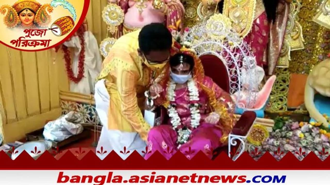 Durga Puja 2021: নবমীতে ঐতিহ্য মেনে কুমারী পুজো মুদিয়ালিতে, এবার পালকিতে রাজকীয় যাত্রাও Durga Puja 2021: নবমীতে ঐতিহ্য মেনে কুমারী পুজো মুদিয়ালিতে, এবার পালকিতে রাজকীয় যাত্রাও