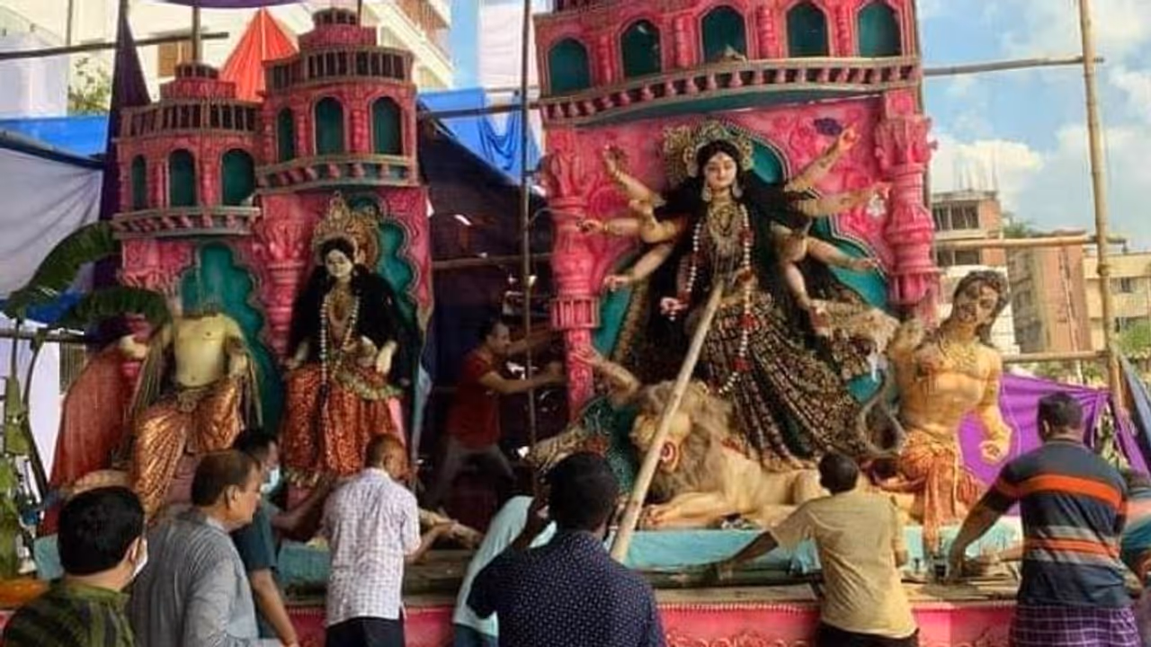 ದುರ್ಗಾ ಪೂಜೆ ಮೇಲೆ ದಾಳಿ; ಹಿಂದೂಗಳ ರಕ್ಷಿಸಲು ಬಾಂಗ್ಲಾ ಸರ್ಕಾರ ಆಗ್ರಹಿಸಿದ ವಿಶ್ವ ಹಿಂದೂ ಪರಿಷತ್! ದುರ್ಗಾ ಪೂಜೆ ಮೇಲೆ ದಾಳಿ; ಹಿಂದೂಗಳ ರಕ್ಷಿಸಲು ಬಾಂಗ್ಲಾ ಸರ್ಕಾರ ಆಗ್ರಹಿಸಿದ ವಿಶ್ವ ಹಿಂದೂ ಪರಿಷತ್!