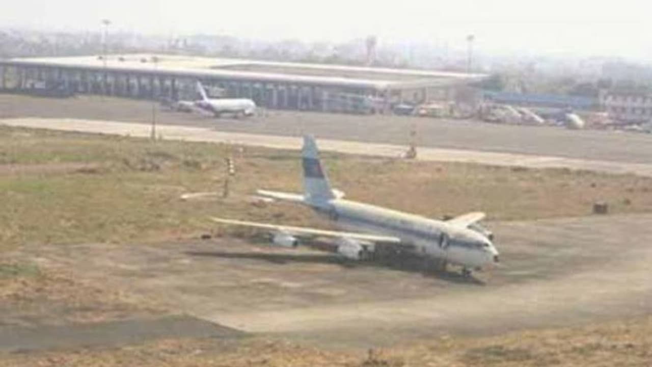 വന്നിട്ടും തിരികെ പോയില്ല, 24 വർഷം എയർപോർട്ടിൽ കിടന്നൊരു വിമാനം!