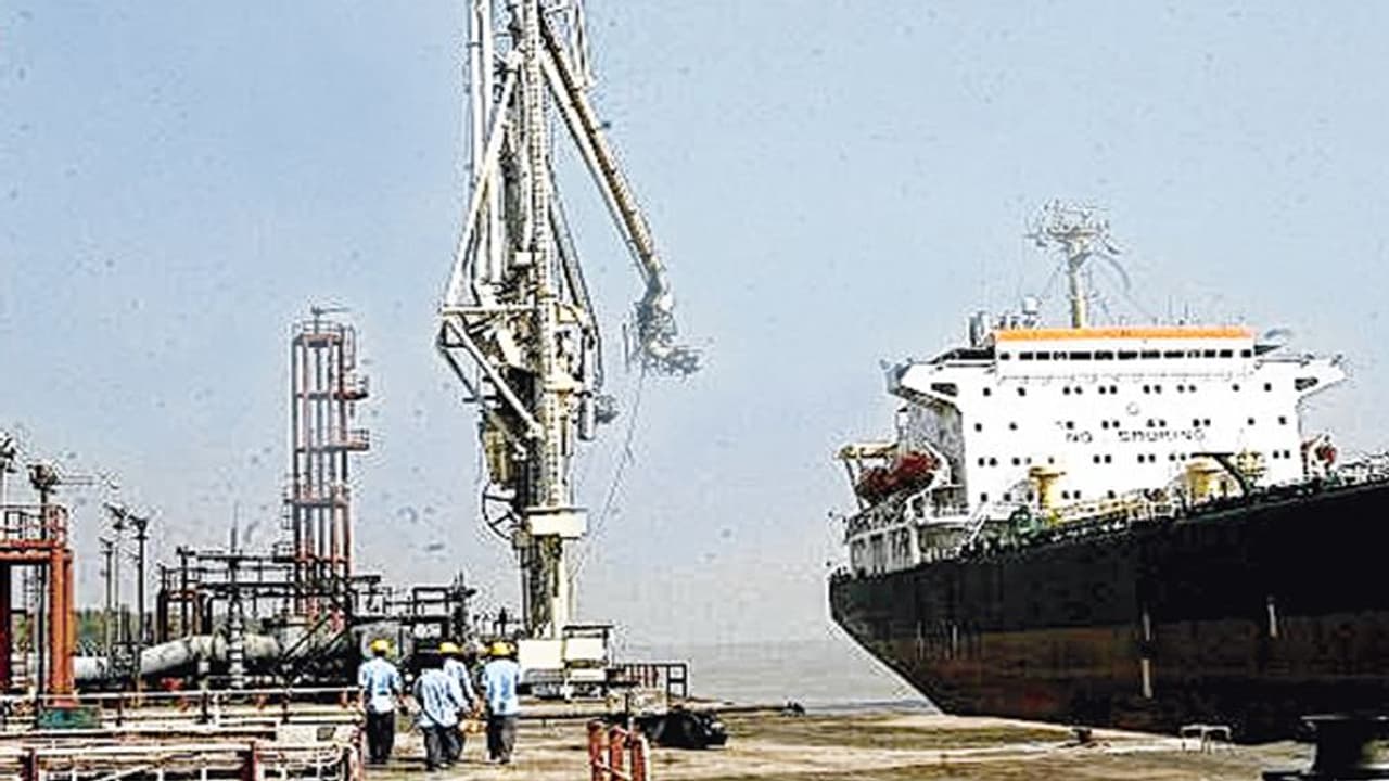 SCI Recruitment 2022: BE, B Tech ಆದವರಿಗೆ ಮ್ಯಾರಿನ್ ಎಂಜಿನಿಯರ್ ಕೆಲಸ, 2 ಲಕ್ಷಕ್ಕೂ ಅಧಿಕ ವೇತನ