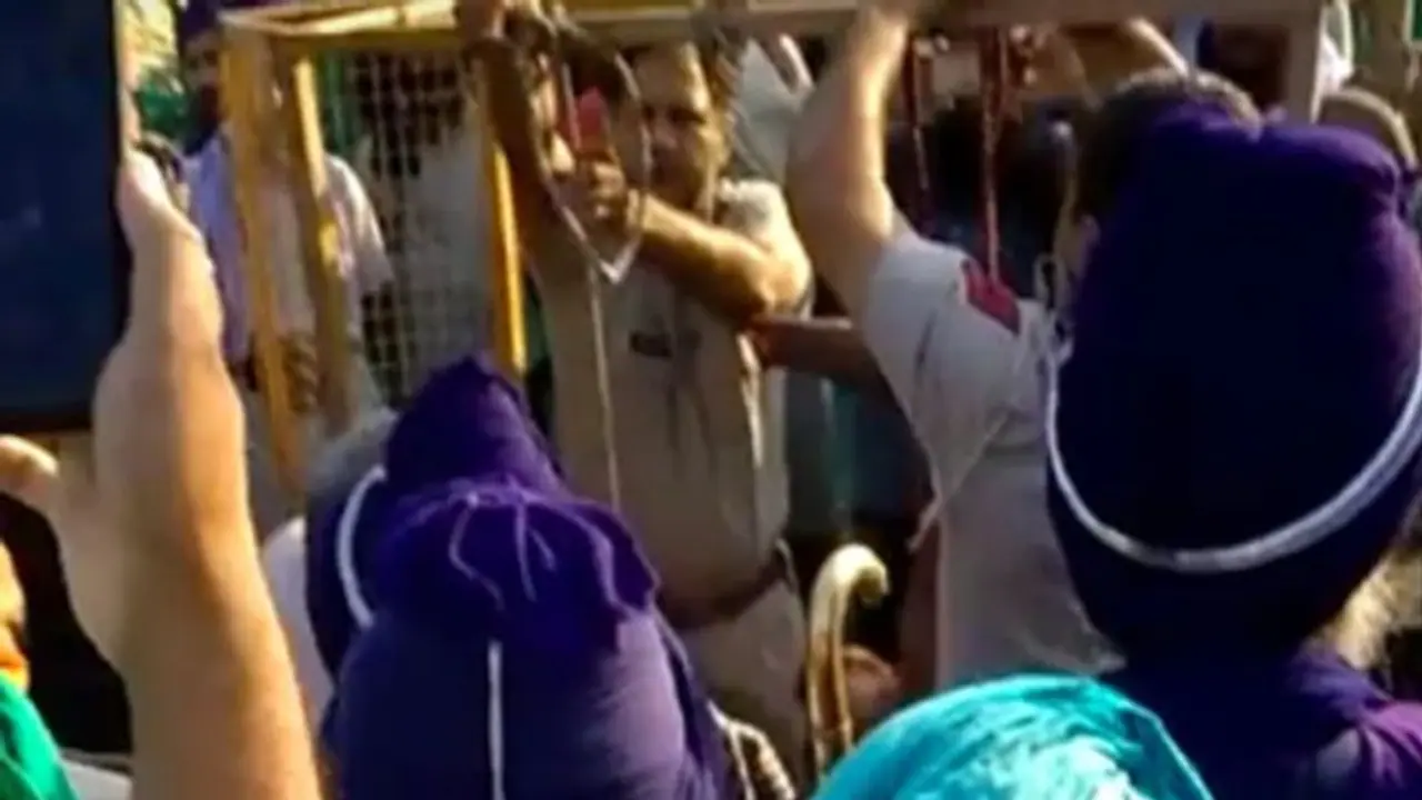 ದಲಿತ ಸಿಖ್ ಕಾರ್ಮಿಕನ ಕೈ ಕತ್ತರಿಸಿ ನೇತು ಹಾಕಿದರು! ದಲಿತ ಸಿಖ್ ಕಾರ್ಮಿಕನ ಕೈ ಕತ್ತರಿಸಿ ನೇತು ಹಾಕಿದರು!