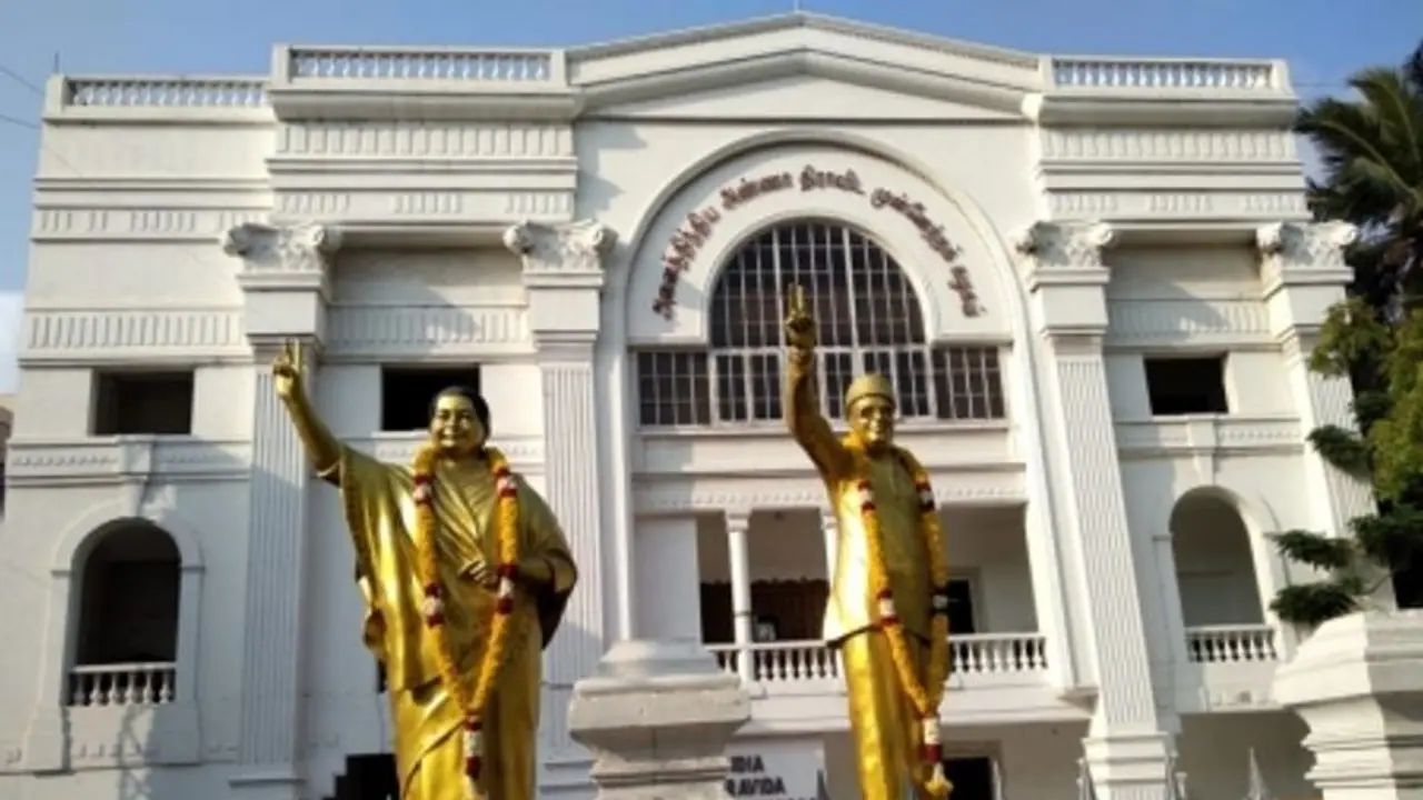 ADMK : அதிமுகவினருக்கு காலையிலேயே ஷாக் தகவல்.! மாஜி அமைச்சரை திருச்சி சிறையில் அடைக்க உத்தரவு