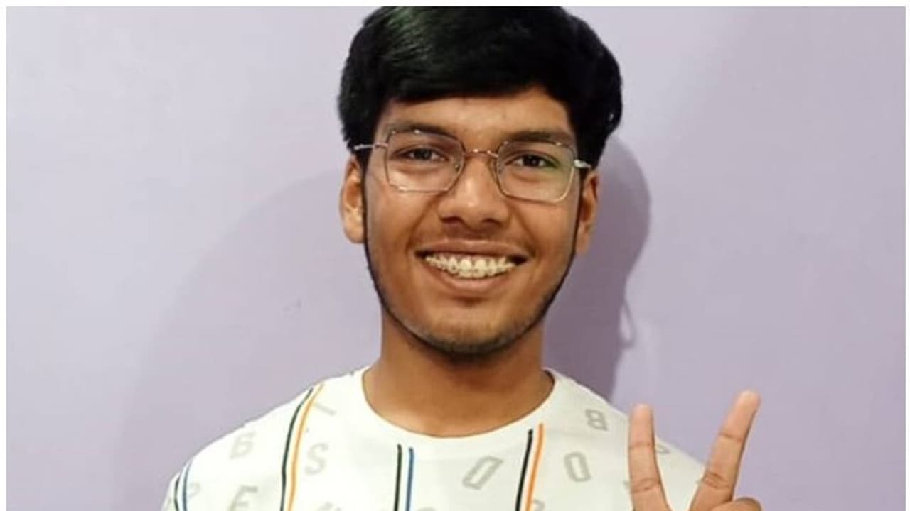 ജെഇഇ ഫലം പ്രഖ്യാപിച്ചു: ഒന്നാം റാങ്കോടെ ചരിത്രവിജയം നേടി മൃദുൽ അഗർവാൾ ജെഇഇ ഫലം പ്രഖ്യാപിച്ചു: ഒന്നാം റാങ്കോടെ ചരിത്രവിജയം നേടി മൃദുൽ അഗർവാൾ