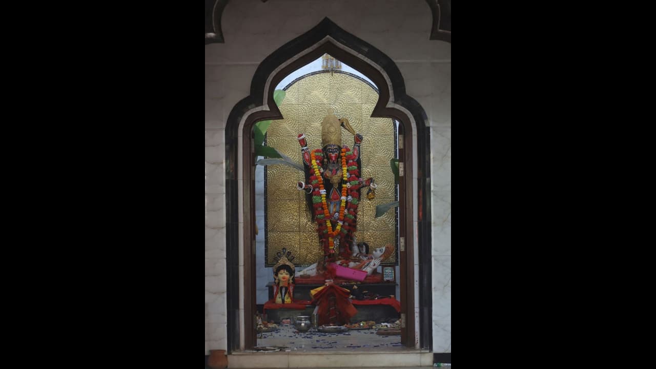 Bangladesh: তিন মন্দিরে 'পবিত্রতা নষ্ট' করার অভিযোগ, তৎপর বাংলাদেশের পুলিশ Bangladesh: তিন মন্দিরে 'পবিত্রতা নষ্ট' করার অভিযোগ, তৎপর বাংলাদেশের পুলিশ