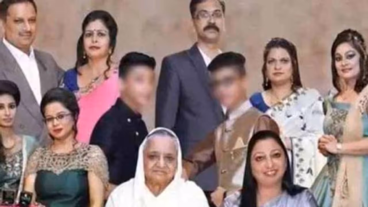 'ഹൗസ് ഓഫ് സീക്രട്ട്സ്; ദ ബുരാരി ഡെത്ത്സ്', ആ പതിനൊന്ന് പേരുടെ മരണത്തിന് പിന്നിലെ രഹസ്യമെന്ത്? 'ഹൗസ് ഓഫ് സീക്രട്ട്സ്; ദ ബുരാരി ഡെത്ത്സ്', ആ പതിനൊന്ന് പേരുടെ മരണത്തിന് പിന്നിലെ രഹസ്യമെന്ത്?