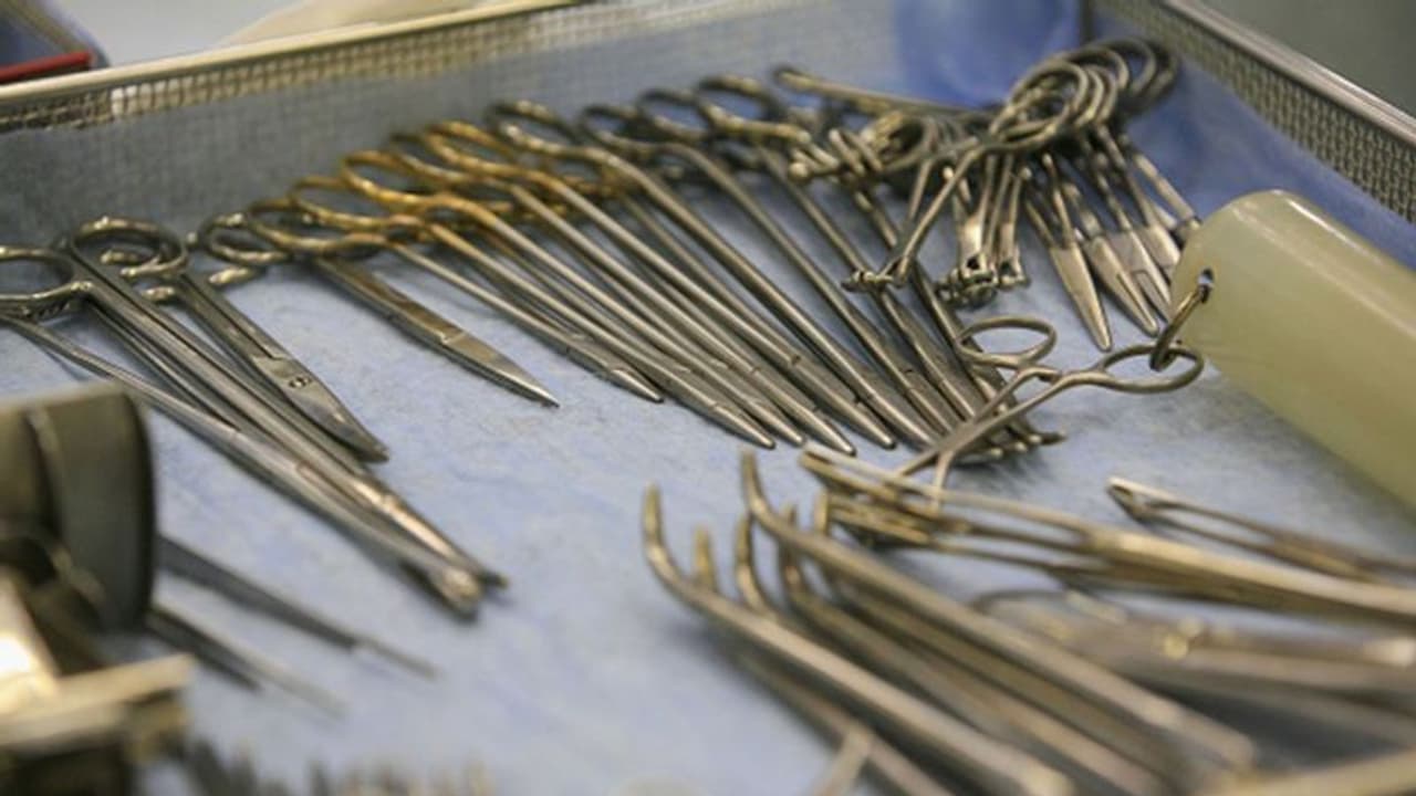 മൂത്രക്കല്ലിന് പകരം വൃക്കം നീക്കം ചെയ്ത് രോഗി മരിച്ചു, 11.23 ലക്ഷം നഷ്ടപരിഹാരത്തിന് കോടതി ഉത്തരവ് മൂത്രക്കല്ലിന് പകരം വൃക്കം നീക്കം ചെയ്ത് രോഗി മരിച്ചു, 11.23 ലക്ഷം നഷ്ടപരിഹാരത്തിന് കോടതി ഉത്തരവ്