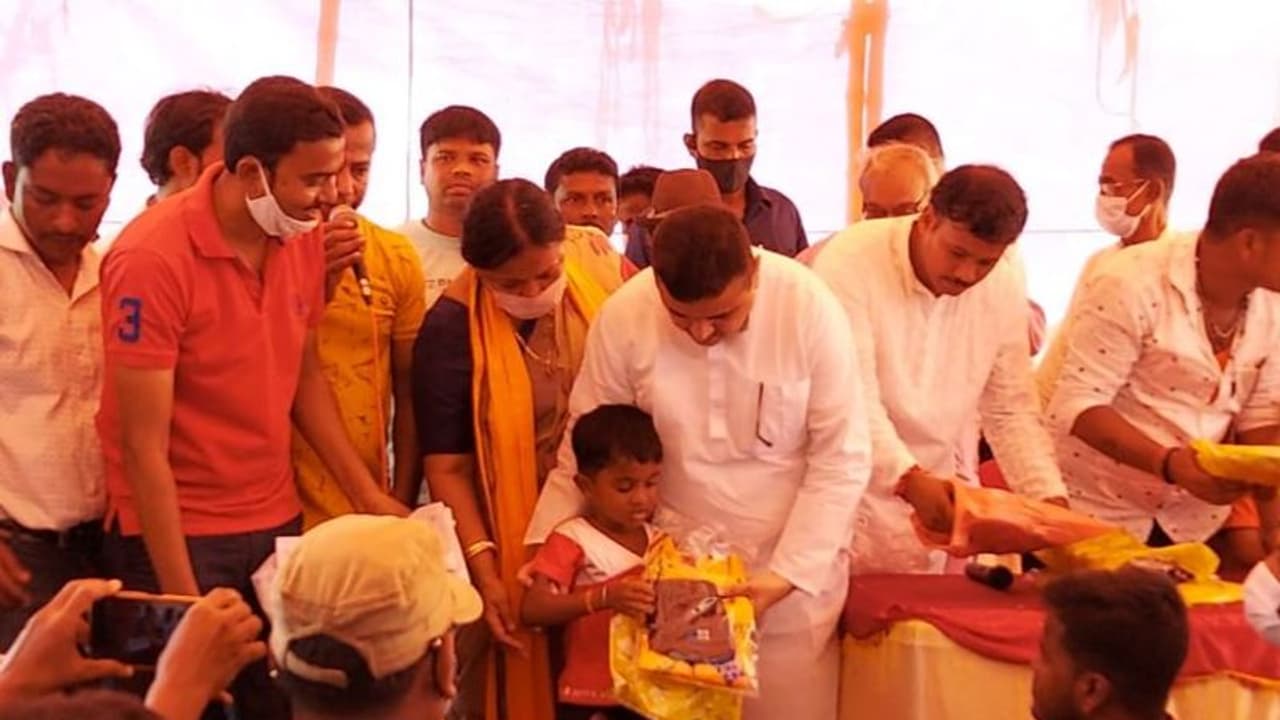 'নদীর বাঁধ কেন শক্ত করে তৈরি করা হল না', খানাকুলের ত্রাণ শিবিরের বিজয়া সম্মেলনীতে মমতাকে নিশানা শুভেন্দুর 'নদীর বাঁধ কেন শক্ত করে তৈরি করা হল না', খানাকুলের ত্রাণ শিবিরের বিজয়া সম্মেলনীতে মমতাকে নিশানা শুভেন্দুর