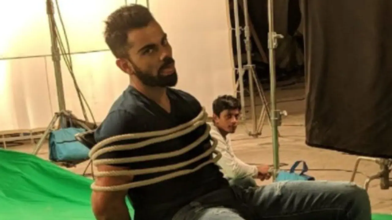 চোখে মুখে ক্লান্তি, দড়ি দিয়ে বাঁধা চেয়ারে, কে এমন অবস্থা করল বিরাট কোহলির চোখে মুখে ক্লান্তি, দড়ি দিয়ে বাঁধা চেয়ারে, কে এমন অবস্থা করল বিরাট কোহলির