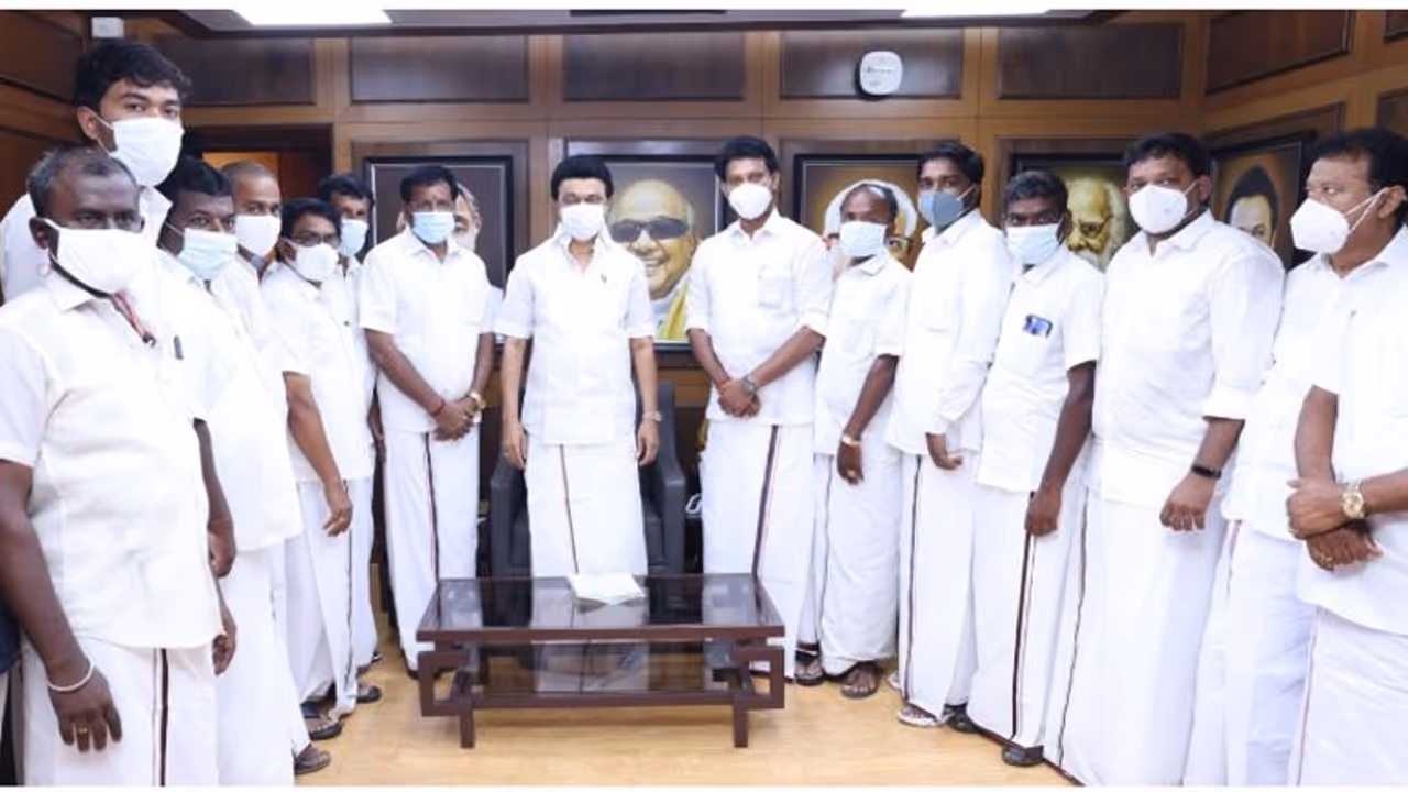 போங்கய்யா.. நீங்களும் உங்க கட்சியும்... விரக்தியில் திமுகவுக்கு தாவிய தேமுதிக மாவட்டச் செயலாளர்..! போங்கய்யா.. நீங்களும் உங்க கட்சியும்... விரக்தியில் திமுகவுக்கு தாவிய தேமுதிக மாவட்டச் செயலாளர்..!