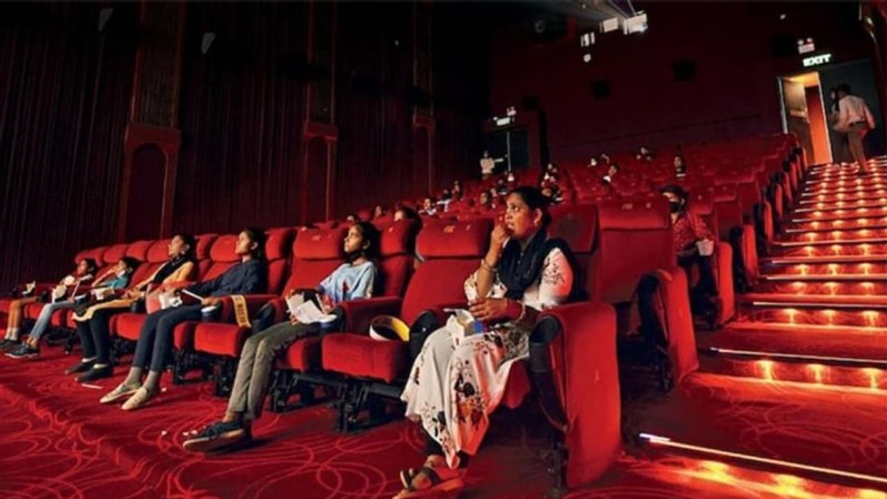 ब्लॉकबस्टर मूवी की तरह देखें टी20 वर्ल्डकप का रोमांच, मल्टीप्लेक्स सिनेमा में लाइव टेलीकास्ट होगा भारत का मैच ब्लॉकबस्टर मूवी की तरह देखें टी20 वर्ल्डकप का रोमांच, मल्टीप्लेक्स सिनेमा में लाइव टेलीकास्ट होगा भारत का मैच