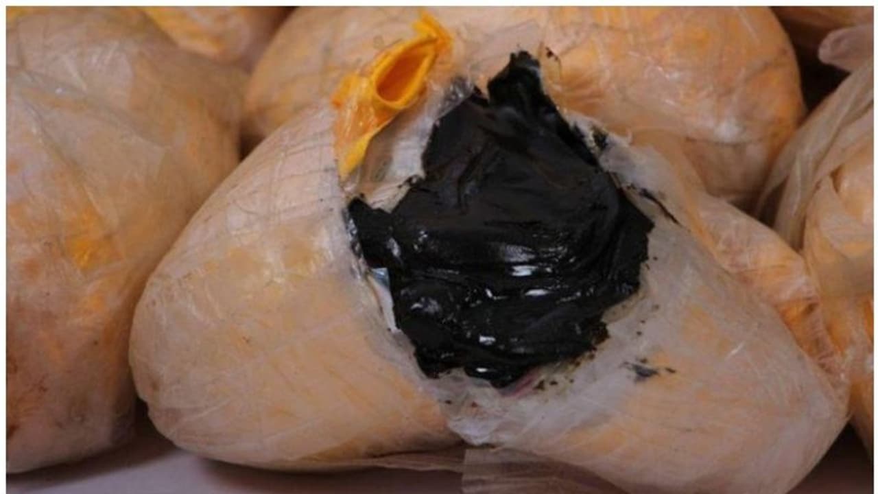 സൗദിയിലേക്ക് കടത്താന് ശ്രമിച്ച വന് മയക്കമരുന്ന് ശേഖരം പിടികൂടി, രണ്ടുപേര് അറസ്റ്റില് സൗദിയിലേക്ക് കടത്താന് ശ്രമിച്ച വന് മയക്കമരുന്ന് ശേഖരം പിടികൂടി, രണ്ടുപേര് അറസ്റ്റില്