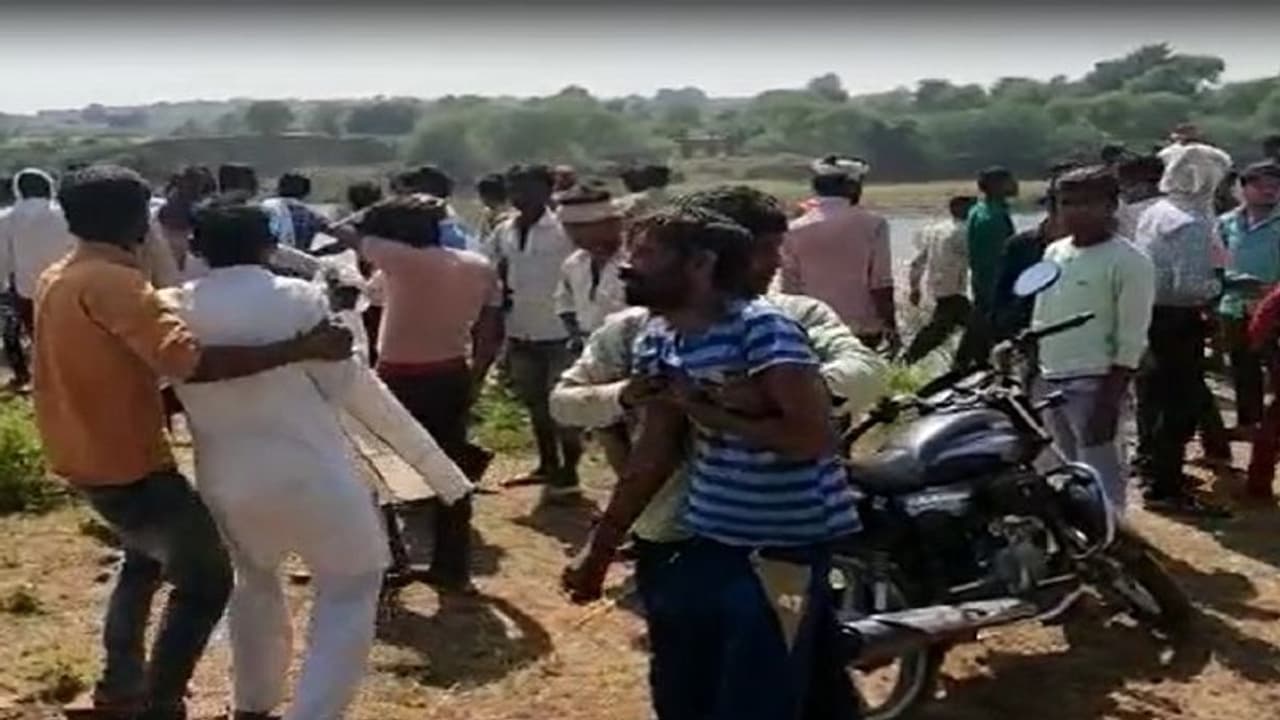 ದುರ್ಗಾ ಮೂರ್ತಿ ವಿಸರ್ಜನೆ ವೇಳೆ ದುರಂತ, ಐವರು ಭಕ್ತರು ಸಾವು! ದುರ್ಗಾ ಮೂರ್ತಿ ವಿಸರ್ಜನೆ ವೇಳೆ ದುರಂತ, ಐವರು ಭಕ್ತರು ಸಾವು!