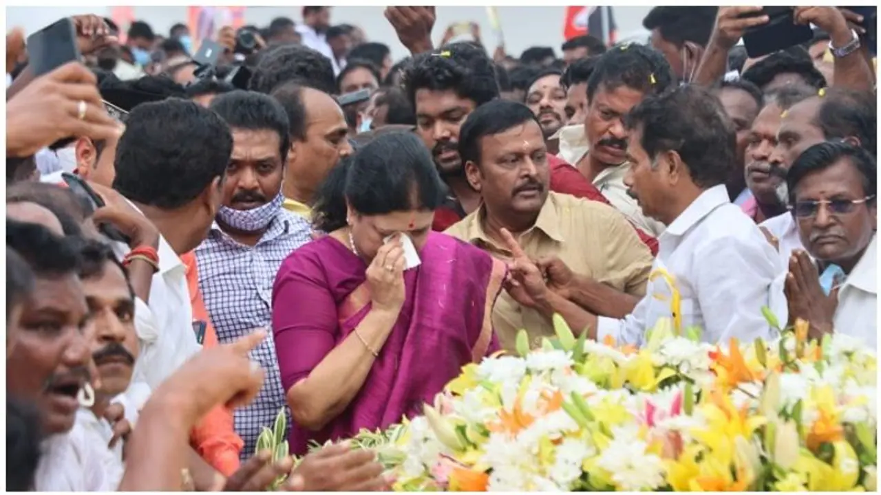 Sasikala : நகர்ப்புற உள்ளாட்சித் தேர்தல்... சசிகலா ஆதரவு யாருக்கு..? விஸ்வரூப டி.டி.வி.தினகரன்..!
