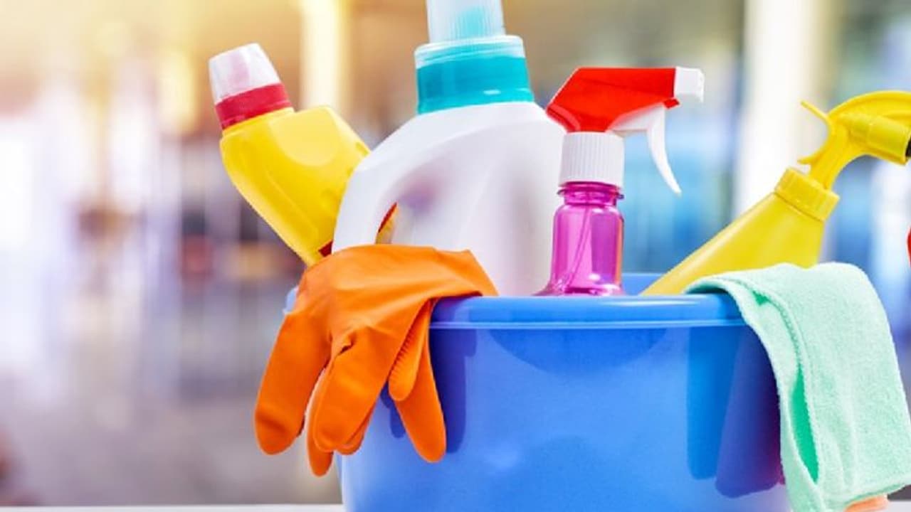 Suicide : തറ വൃത്തിയാക്കാനുള്ള ലായനി കുടിച്ച് പ്രവാസി വീട്ടുജോലിക്കാരി ആത്മഹത്യയ്ക്ക് ശ്രമിച്ചു Suicide : തറ വൃത്തിയാക്കാനുള്ള ലായനി കുടിച്ച് പ്രവാസി വീട്ടുജോലിക്കാരി ആത്മഹത്യയ്ക്ക് ശ്രമിച്ചു