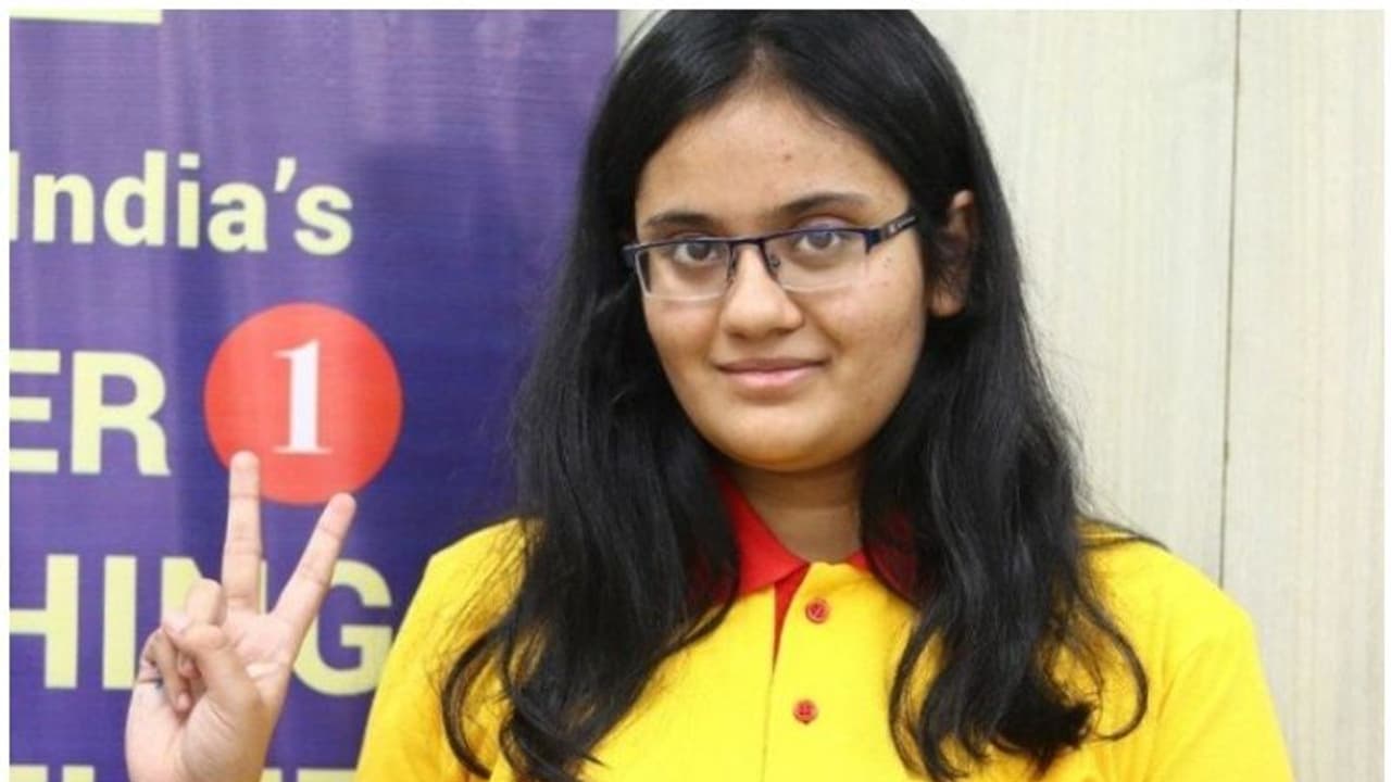 ജെഇഇ പരീക്ഷ; പെണ്കുട്ടികളില് ഒന്നാമത് കാവ്യ ചോപ്ര; ഗണിതവും കംപ്യൂട്ടറും ഇഷ്ടം ജെഇഇ പരീക്ഷ; പെണ്കുട്ടികളില് ഒന്നാമത് കാവ്യ ചോപ്ര; ഗണിതവും കംപ്യൂട്ടറും ഇഷ്ടം