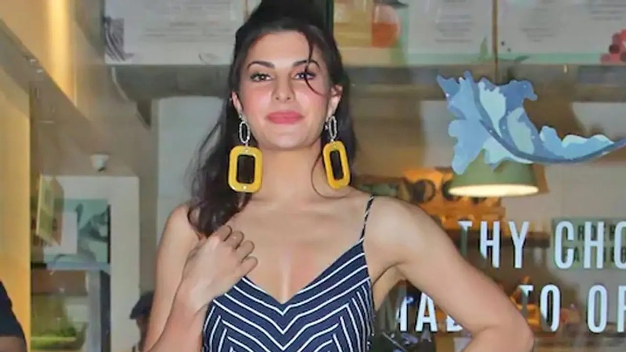 Jacqueline Fernandez makes a sweet gesture on the sets of her film Ram Setu