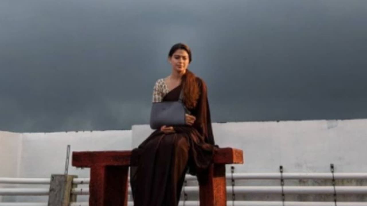 'തനിച്ചല്ല', 'താര'യിലെ 'സിതാര'യായിട്ടുള്ള ഫോട്ടോ പങ്കുവെച്ച് അനുശ്രീ