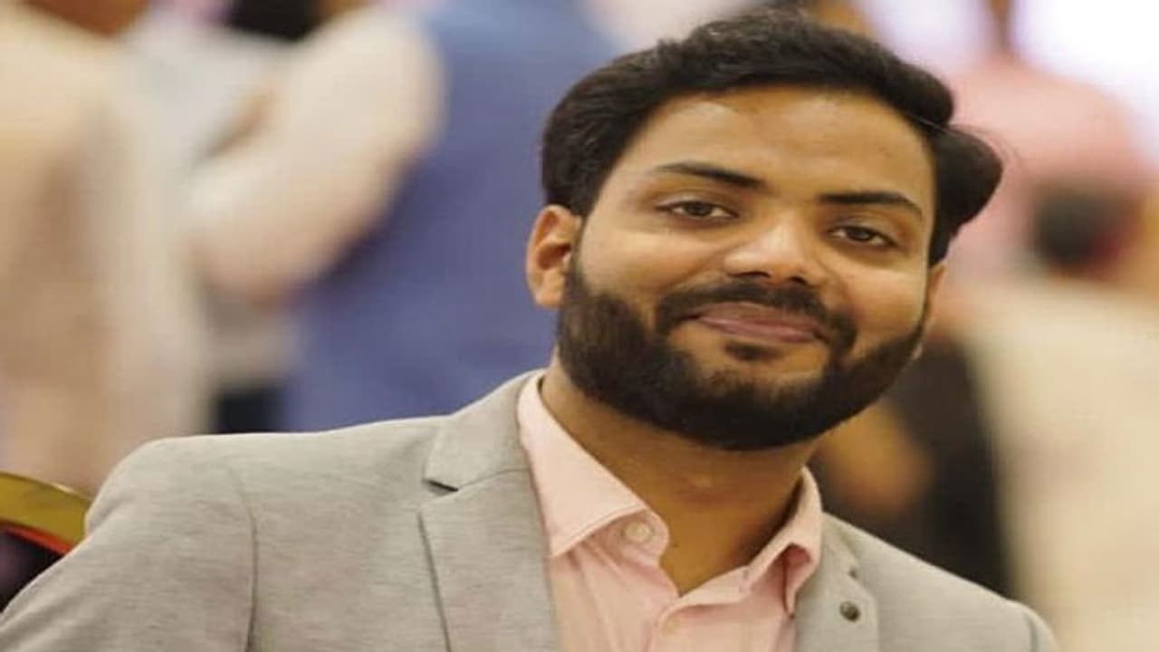 యూపీఎస్సీ ర్యాంకర్.. అభిషేక్.. ఇంటర్వ్యూలో ఎలాంటి ప్రశ్నలు ఎదుర్కొన్నాడో తెలుసా? యూపీఎస్సీ ర్యాంకర్.. అభిషేక్.. ఇంటర్వ్యూలో ఎలాంటి ప్రశ్నలు ఎదుర్కొన్నాడో తెలుసా?