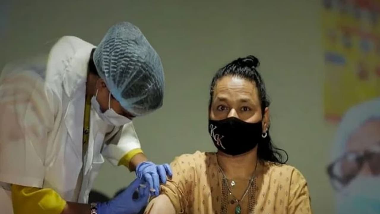 'टीके से बचा है देश, टीके से बचेगा देश' लांच हुआ कैलाश खेर का वैक्सीन सॉन्ग 'टीके से बचा है देश, टीके से बचेगा देश' लांच हुआ कैलाश खेर का वैक्सीन सॉन्ग